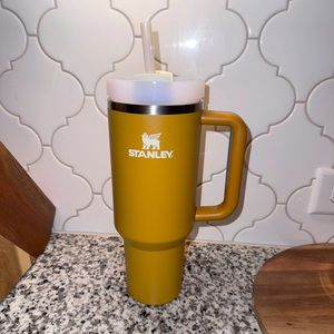 Stanley 40 oz Quencher H2.0 FlowState                            Tumbler—Yarrow
